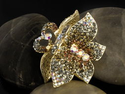 2011年珠宝首饰流行色彩 通讯设备元素的灵感碰撞